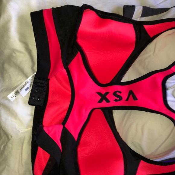 5 Victoria’s Secret VSX Sport Bras 36DD Great cond - Picture 2 of 3